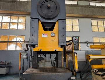 Foto: PRENSA EXCÊNTRICA JIN - MOD.JL21-200 - 200 TONS - MESA 1350MM X 800MM