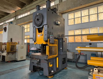 Foto: PRENSA EXCÊNTRICA JIN - MOD.JL21-200 - 200 TONS - MESA 1350MM X 800MM