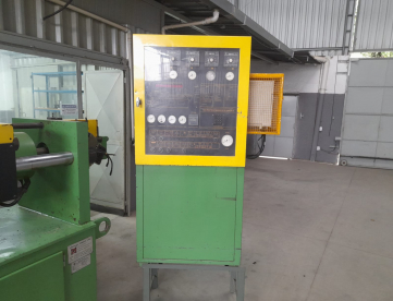 Foto: INJETORA DE PLÁSTICOS ORIENTE IHP 180/350  C/ INVERSOR DE FREQUÊNCIA