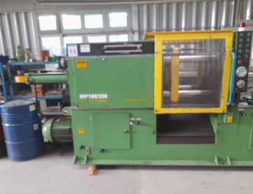 Foto: INJETORA DE PLÁSTICOS ORIENTE IHP 180/350  C/ INVERSOR DE FREQUÊNCIA