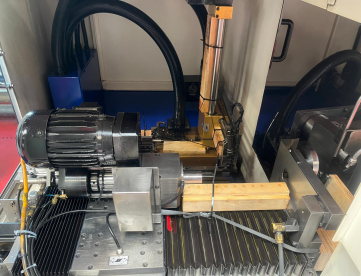 Foto: RETIFICA CILINDRICA ROLLOMATIC DE ALTA PRODUÇAO DE BLANKS DE METAL DURO - MODELO CNC  NP4 - ANO 2009