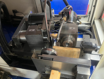 Foto: RETIFICA CILINDRICA ROLLOMATIC DE ALTA PRODUÇAO DE BLANKS DE METAL DURO - MODELO CNC  NP4 - ANO 2009