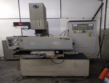 Foto: ELETROEROSÃO DE PENETRAÇÃO -  ENGEMAQ - EDM 440 NC - ANO 1995