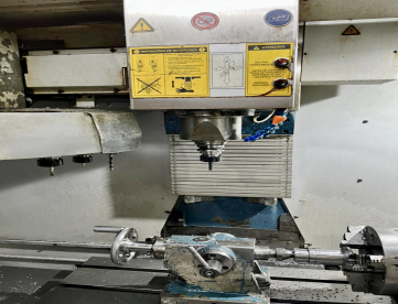 Foto: CENTRO DE USINAGEM VERTICAL - ROMI - DISCOVERY 760 - ANO 2006 - 760 x 506 x 508 MM - COMANDO FANUC 21i - MB - COM 4º EIXO