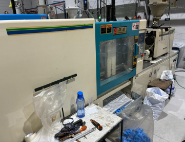 Foto: INJETORA DE PLÁSTICOS - LK MACHINERY - POTENZA 160 TONELADAS - ACOMPANHA SECADOR - MAQUINA COM ENTRADA  PARA CAMARA QUENTE - ANO 2007
