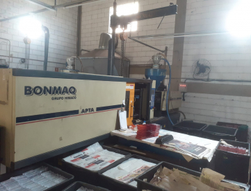 Foto: INJETORA DE PLÁSTICOS HIMACO BONMAQ APTA 190 ANO 2005