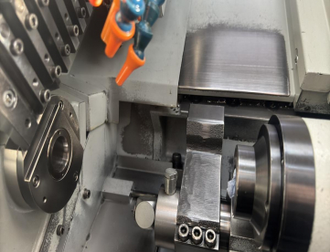 Foto: TORNO AUTOMATICO DE CABEÇOTE MOVEL - 6 EIXOS STAR SA 16 R - PASSAGEM DE 16 MM - COM ALIMENTADOR DE BARRAS - ANO 2002