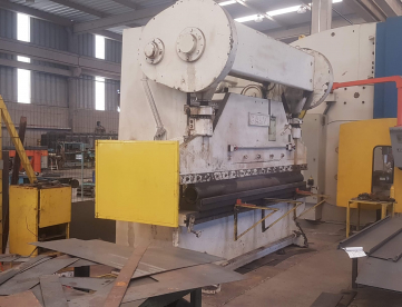 Foto: PRENSA DOBRADEIRA MECÂNICA - CALVI - 150T X 3000MM