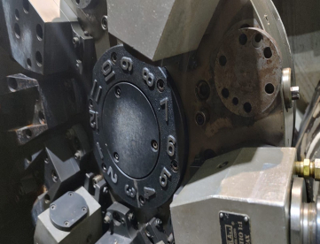 Foto: CENTRO DE TORNEAMENTO - OKUMA - L370 - ANO 2006 - 370 x 500 MM 