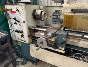 Foto: TORNO MECÂNICO - ROMI - T350 - ANO 2020 - 520 x 1500 MM