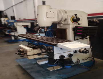 Foto: FRESADORA UNIVERSAL - ZEMA - FVA 1600