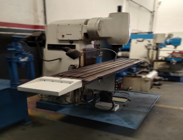 Foto: FRESADORA UNIVERSAL - ZEMA - FVA 1600