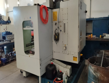 Foto: CENTRO DE USINAGEM VERTICAL - ROMI - DISCOVERY 760 - ANO 2006 - 760 X 506 X 508MM