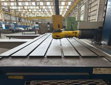 Foto: FRESADORA CNC BANCO FIXO - DAMU SRL ITALIANA - ISO 50 - ANO 2012 - COM CABEÇOTE 360º AUTOMÁTICO - 3270 x 1000 x 2000 MM
