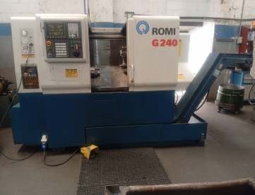 CENTRO DE TORNEAMENTO - ROMI - G240 - 240MM x 400MM - ANO 2004 - NÃO TEM CONTRA PONTO