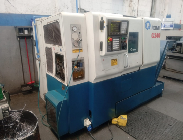 Foto: CENTRO DE TORNEAMENTO - ROMI - G240 - 240MM x 400MM - ANO 2004 - NÃO TEM CONTRA PONTO