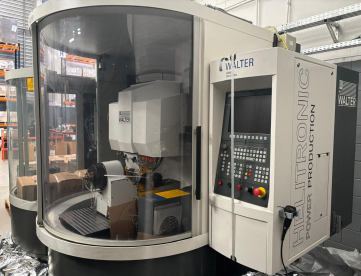 Foto: AFIADORA CNC 5 EIXOS  WALTER  HELITRONIC POWER PRODUCTION COM SISTEMA AUTOMÁTICO DE CARREGAMENTO DE BLANKS - -ANO 2002