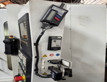 Foto: CENTRO DE USINAGEM VERTICAL - ROMI - DISCOVERY 1250 - 1270 x 610 x 640 MM - ANO 2006 - COM 4º EIXO