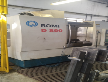 Foto: CENTRO DE USINAGEM VERTICAL - ROMI - D800 - ANO 2010 - 800 x 530 x 580 MM - COM 4º EIXO