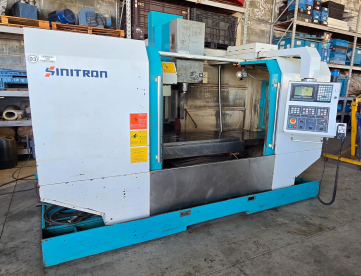 Foto: CENTRO DE USINAGEM VERTICAL - SINITRON - VMC 1000L - 1000 x 500 x 570 - ANO 2010