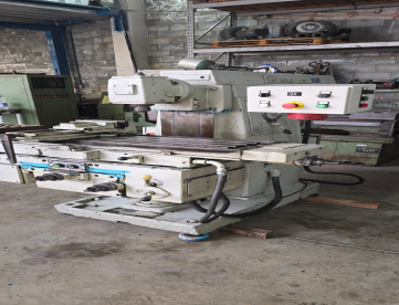 Foto: FRESADORA UNIVERSAL - ROMI - U-30