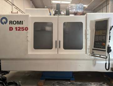 Foto: CENTRO DE USINAGEM VERTICAL - ROMI - D1250 - ANO 2004 - MÁQUINA TODA REVISADA E COM PINTURA NOVA
