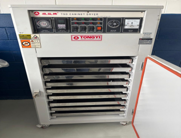 Foto: ESTUFA PRA MATERIAL PLASTICOS - TONGYI - COM 09  BANDEJAS (NAYLON ) - ANO 2019