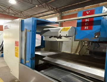 Foto: CENTRO DE USINAGEM VERTICAL - VEKER - MVK-1000C - ANO 2013