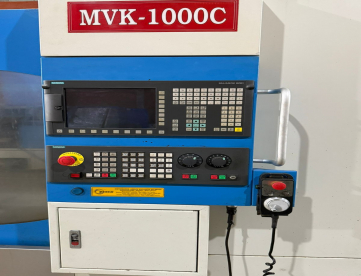 Foto: CENTRO DE USINAGEM VERTICAL - VEKER - MVK-1000C - ANO 2013