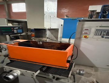 Foto: ELETROEROSÃO PENETRAÇÃO - ENGEMAQ - EDM 220NC - ANO 1996