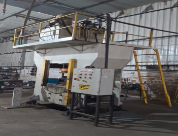 Foto: PRENSA HIDRÁULICA - CALENDE - ANO 2016 - 270 TONELADAS - MESA 800 X 800 - COM NR12