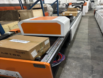 Foto: MAQUINA DE CORTE LASER FIBRA TUBOS - MARCA RAYTU LASER -3000 WTS -MODELO RT6020-M / PARA TUBOS ATE 125 MM- ANO 2025