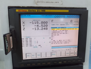 Foto: CENTRO DE USINAGEM VERTICAL - ROMI - DISCOVERY 560 - ANO 2006 - CNC FANUC - 560 x 406 x 508 MM