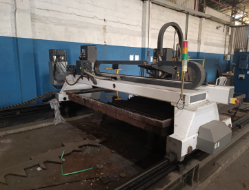 MÁQUINA DE CORTE PLASMA - OXIPIRA - MASTER 35 - ANO 2010 - FONTE HPR260 XD - MESA 3.000 x 12.000 MM