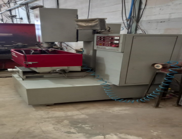 Foto: ELETROEROSÃO POR PENETRAÇÃO - SERVSPARK - EDM-330 - ANO 2012