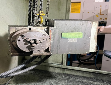 Foto: CENTRO DE USINAGEM VERTICAL TRAVIS M1500 - 1500MM X 680MM X 670MM - ANO 2006 - COM QUARTO EIXO