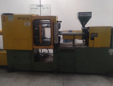 Foto: INJETORA DE PLÁSTICOS - ORIENTE - IHP180/350