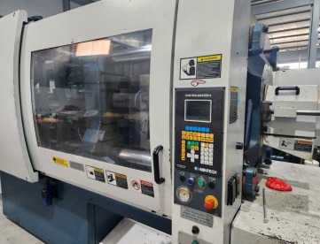 Foto: INJETORA DE PLÁSTICOS - ROMI - PRIMAX R 380 - ANO 2008 - COM INVERSOR DE FREQUÊNCIA E NR12