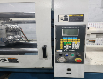 Foto: INJETORA DE PLÁSTICOS - ROMI - PRIMAX R 380 - ANO 2006 - COM INVERSOR DE FREQUÊNCIA E NR12