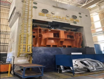 Foto: PRENSA  EXCENTRICA - SCHULER - 4 COLUNAS - 1200 TONS - MESA 4572MM X 2845MM