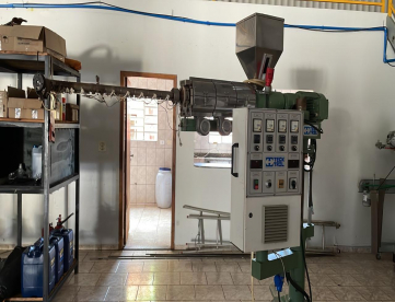 CONJUNTO CO-EXTRUSORA - TECK TRIL EMT25 + CABEÇOTE DUPLA CAMADA APTAR/NEWTEX - ANO 2002