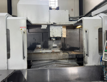 Foto: CENTRO DE USINAGEM - AKIRA SEIKI - V8XP - ANO 2012