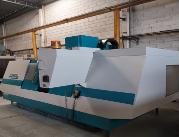 Foto: CENTRO DE USINAGEM VERTICAL - FEELER - FV1300 - ANO 2001-1300 x 610 x 560 mm