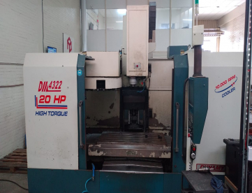 Foto: CENTRO DE USINAGEM VERTICAL - DYNA - 4322 20HP - 1000 x 550 x 600 - ANO 2004