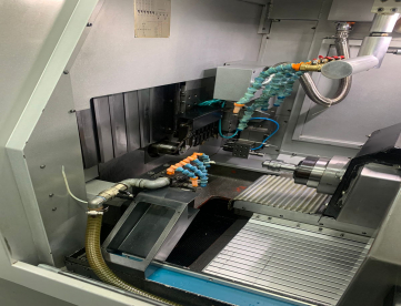TORNO AUTOMÁTICO CNC - CABEÇOTE MÓVEL - POLYGIM - 16CSBIII - NÃO TEM ALIMENTADOR DE BARRAS - ANO 2016 - MÁQUINA MUITO NOVA
