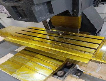 Foto: VENDO 4 EXTRUTURA FUNDIDA COMPLETA DE CENTRO DE USINAGEM-VMT MACHINE - MESA 800 X 260 -CURSO 450X320X450