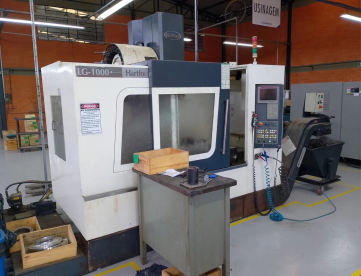 CENTRO DE USINAGEM - HARTFORD - LG 1000 -  1000 x 500 x 600 - ANO 2010 - COMANDO MITSUBISHI M65S 