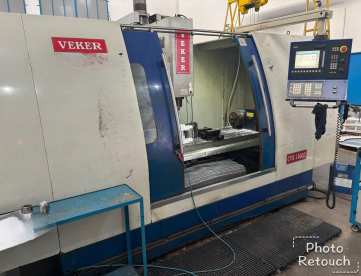 Foto: CENTRO DE USINAGEM VERTICAL - VEKER - CVK1500D - 1500 x 680 x 700 - ANO 2007 - COMANDO SIEMENS