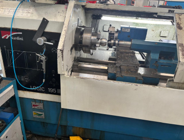 TORNO CNC NARDINI - LOGIC 195 II - 1000 X 440 - COMANDO MCS- ANO 2004