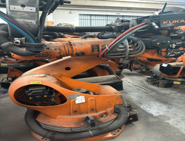 ROBÕS PARA MANIPULAÇÃO E PALETIZAÇÃO-MARCA KUKA -MODELO KR210  - ANO 2011